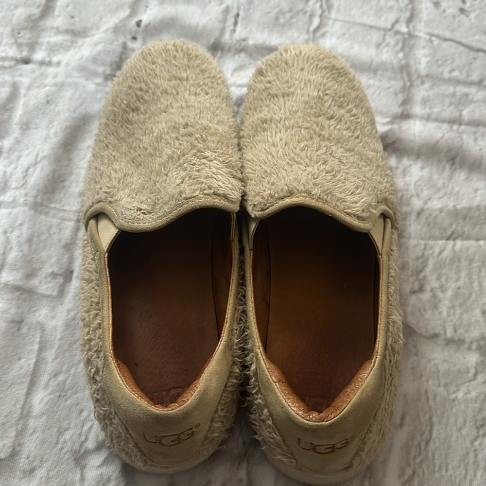 UGG Beige Fuzzy Slip-On Women’s Shoes Size 9.5 - Picture 9 of 9